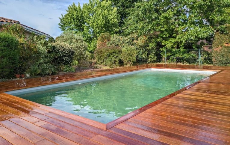 entourage piscine en bois