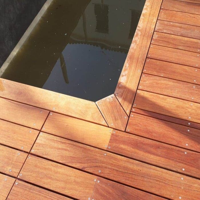 entourage piscine en bois