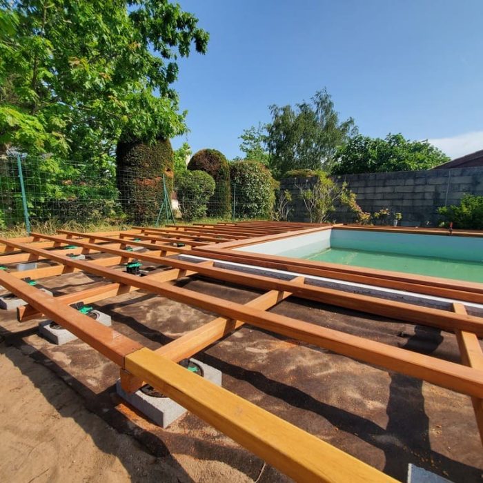 entourage piscine en bois