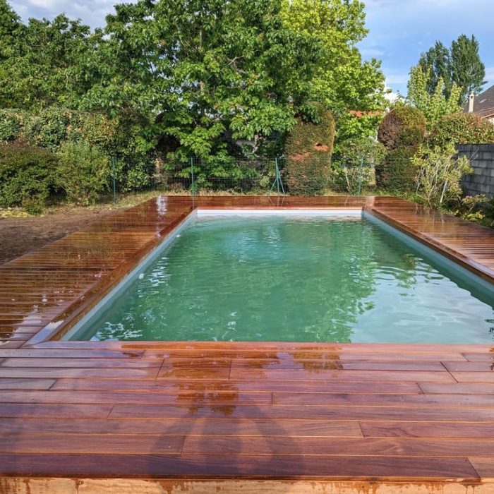 entourage piscine en bois