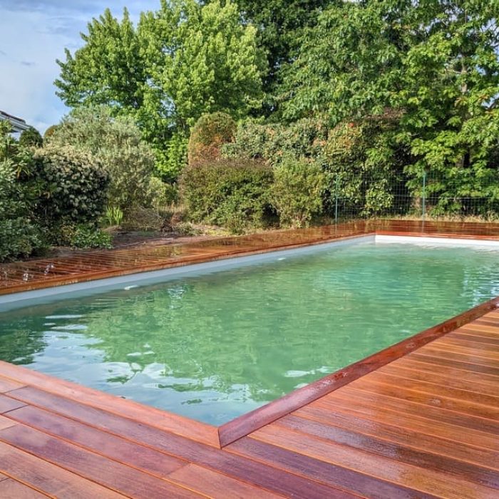 entourage piscine en bois