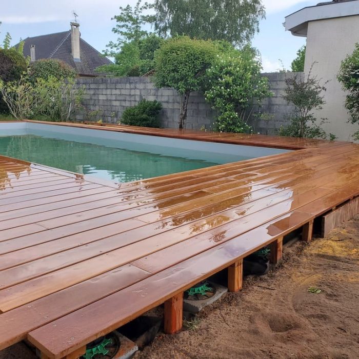 entourage piscine en bois