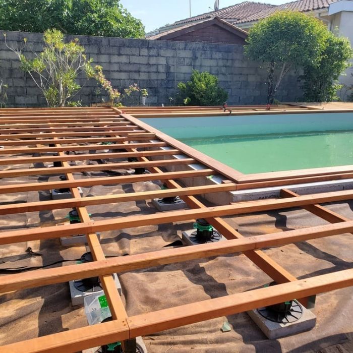 entourage piscine en bois