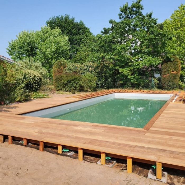 entourage piscine en bois