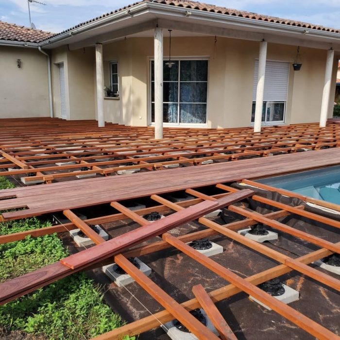 entourage piscine en bois