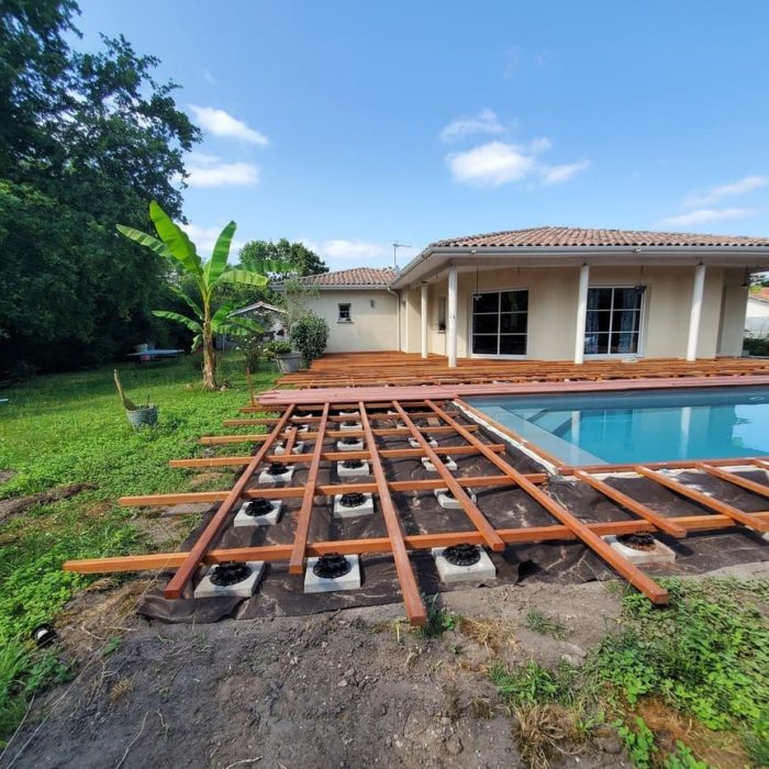 entourage piscine en bois