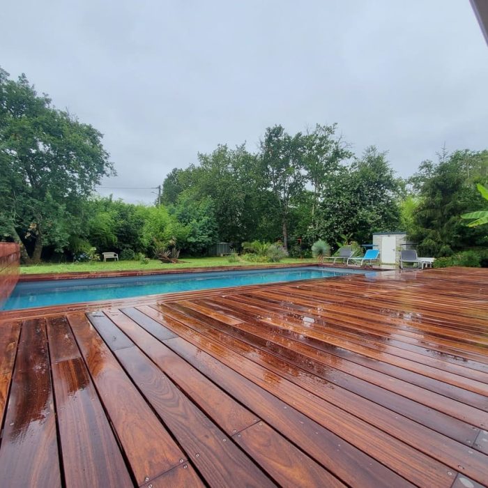 entourage piscine en bois