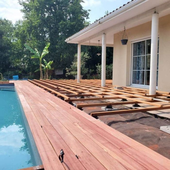 entourage piscine en bois